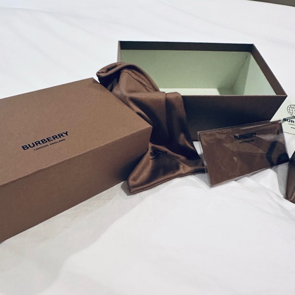 Burberry Elsa Sunglasses - Picture 2 of 3